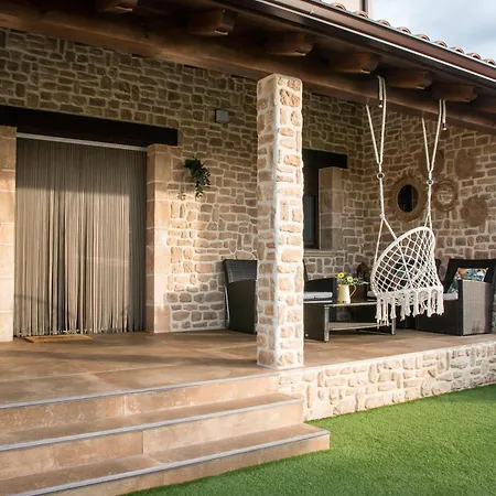 Casa Rural: La Tarara